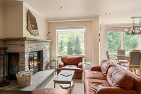Chamonix 32, Snowmass Ski-In/Ski-Out Condo w/Shared Pool/Hot Tub/WiFi